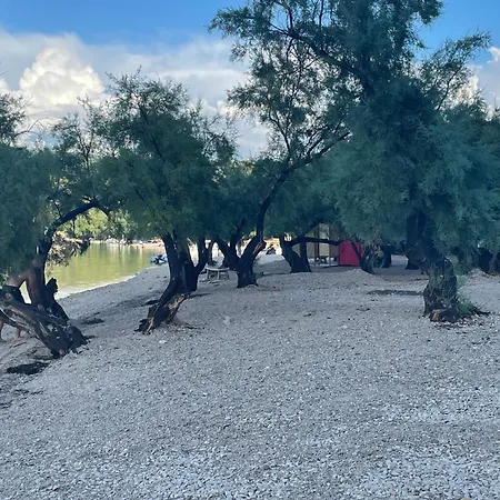 营地 Sunny Donji Karin